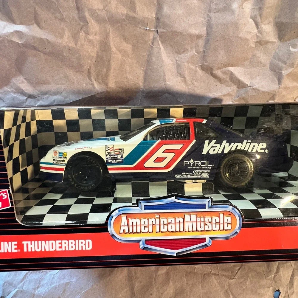 ERTL 1/18 Valvoline Ford Thunderbird Mark Martin #6 Diecast Car Blue White Red